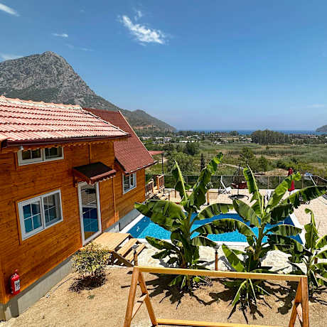 Villa Green & White House